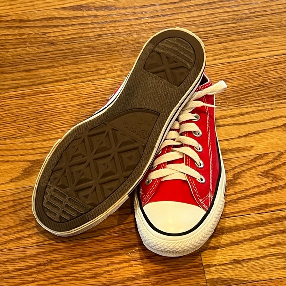 Converse Chuck Taylor All-Star Low Top Shoes (Red Chucks in excellent condition) - Picture 2 of 5